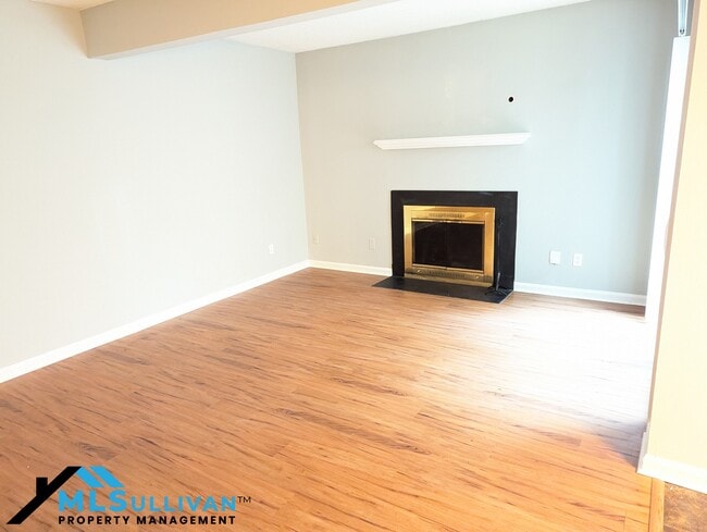 Building Photo - 4101 Five Oaks Dr