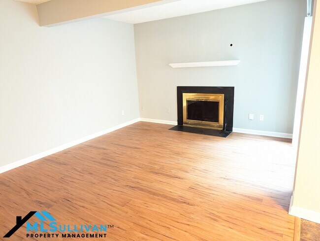 Foto del edificio - 4101 Five Oaks Dr