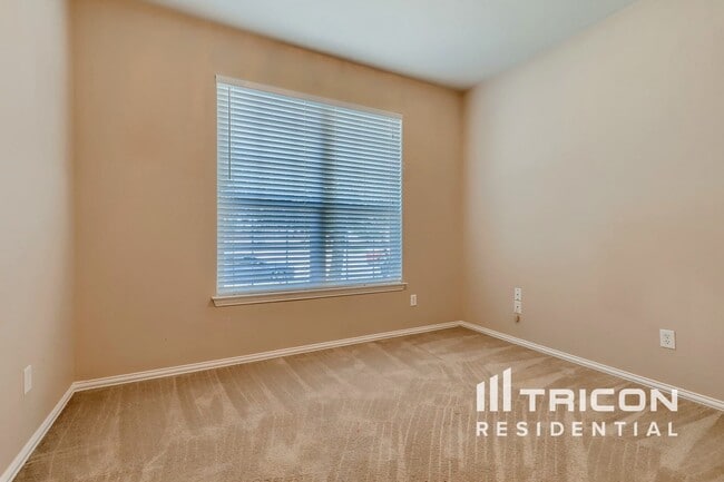 Building Photo - 5921 Sea Bass Ct