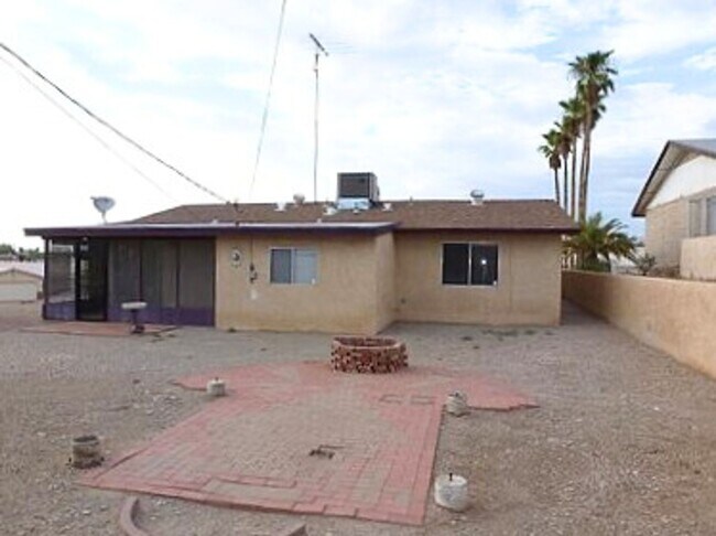 Building Photo - PRICE DROP! Move in special! 1/2 off first...