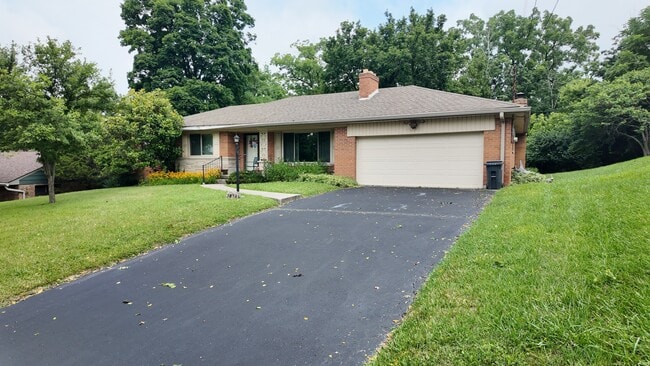 Charming 3-Bed Madeira Schools Home - Charming 3-Bed Madeira Schools Home