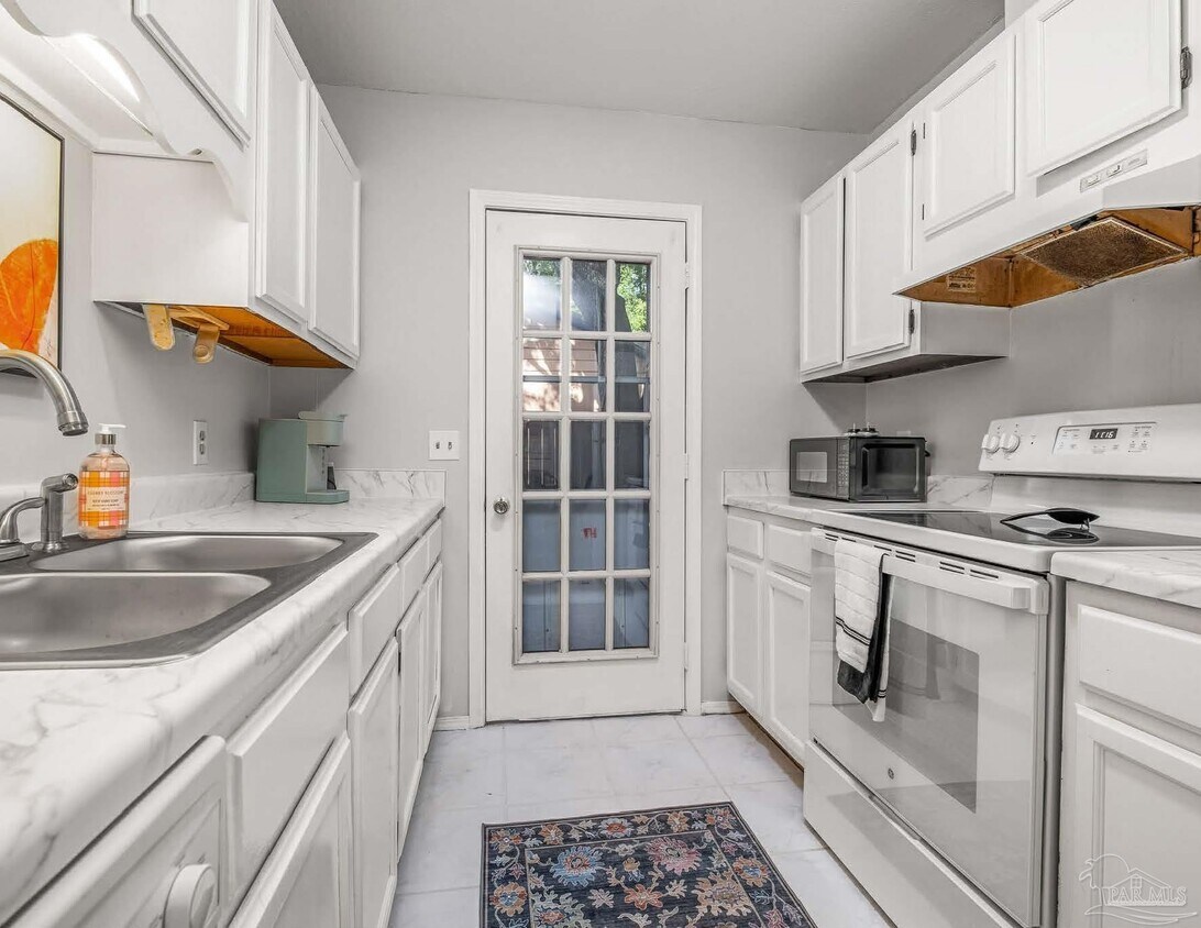 Foto del edificio - 4132 Baywoods Dr