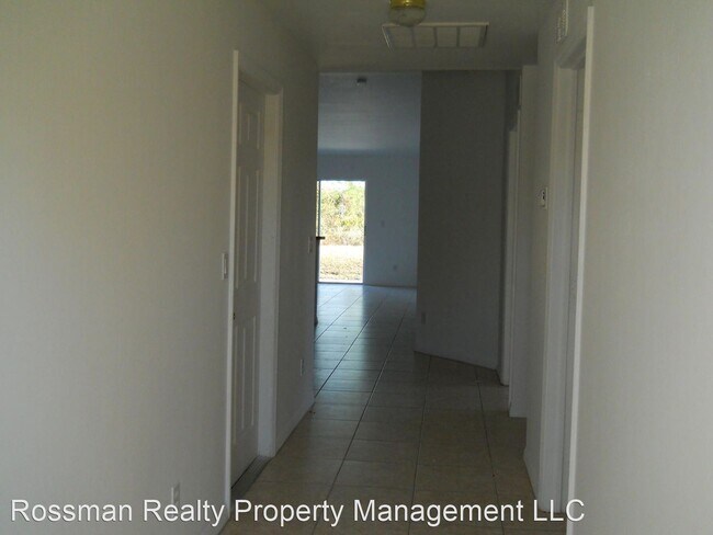 Building Photo - 2403-2403 Richard Ave S