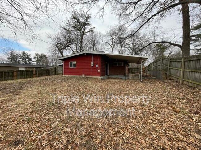 Foto del edificio - 8322 Sagewood Ln