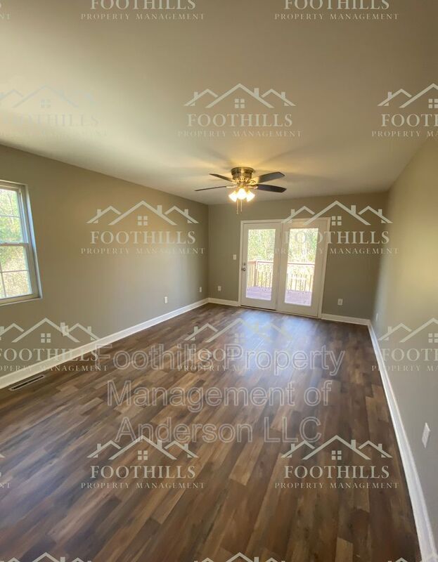 Building Photo - 613 N Pointe Creek