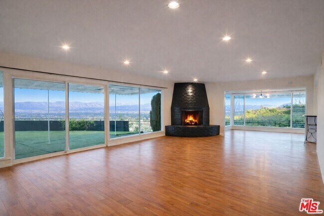 Foto del edificio - 3641 Sunswept Dr