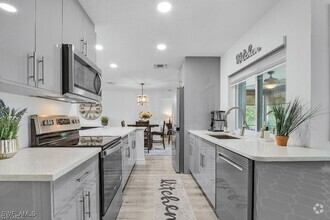Building Photo - 5301 Shalley Cir E