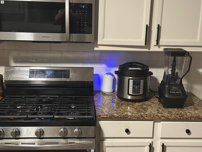 Foto del edificio - 521 Greyhound Ct