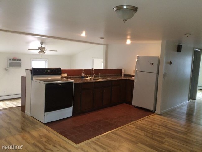 Building Photo - 2 br, 1 bath Apartment - 21 Norwood St.