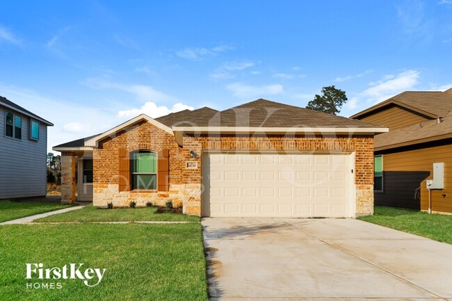 Building Photo - 14735 Country Club Dr