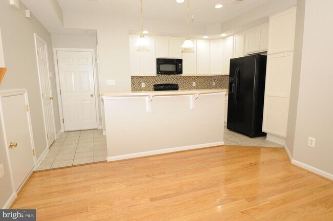 Building Photo - 7240 Elkridge Crossing Way