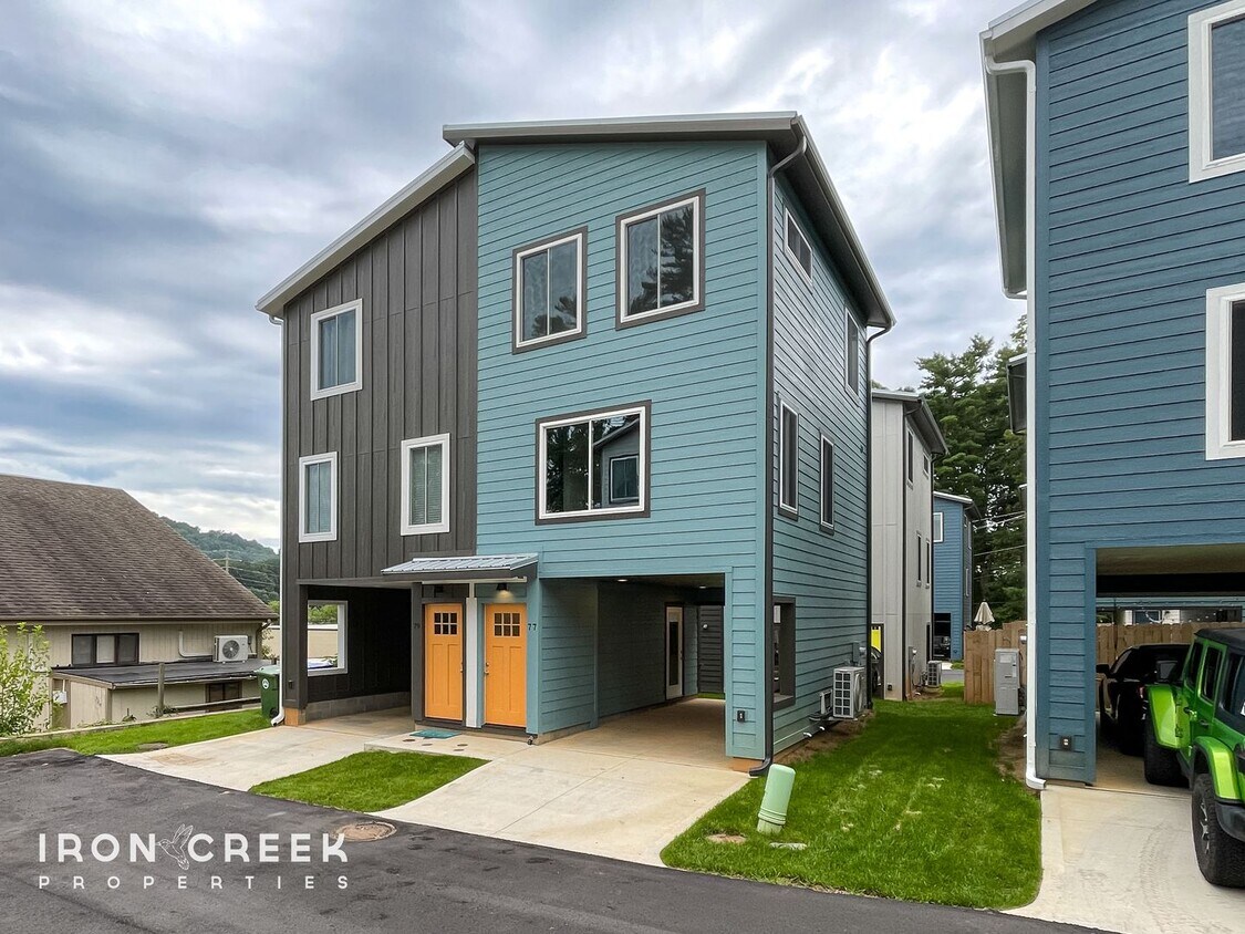 Primary Photo - Beautiful, Brand-New Compact Cottage in So...