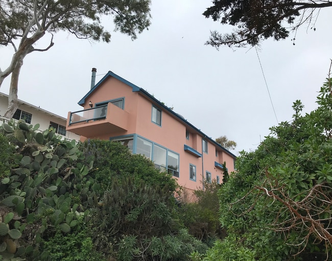 Building Photo - 6773 Del Playa Dr
