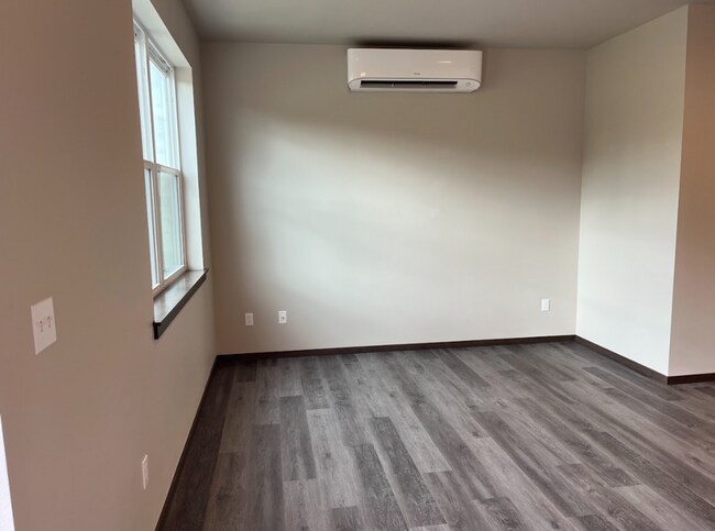 Foto del edificio - 2 Story Duplex | Available Now!