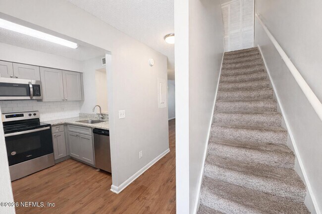 Foto del edificio - 1357 Kingsley Ave