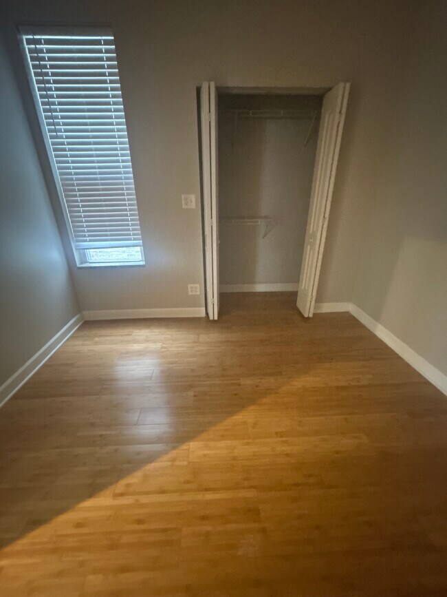 Foto del edificio - 2915 N Lawndale Ave