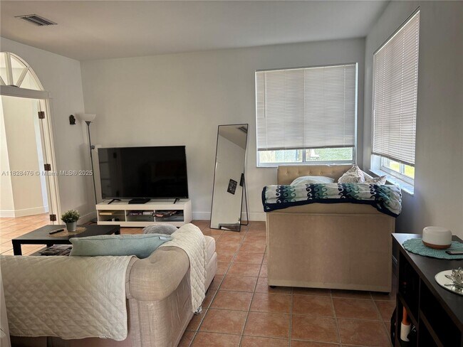 Foto del edificio - 4361 Dogwood Cir