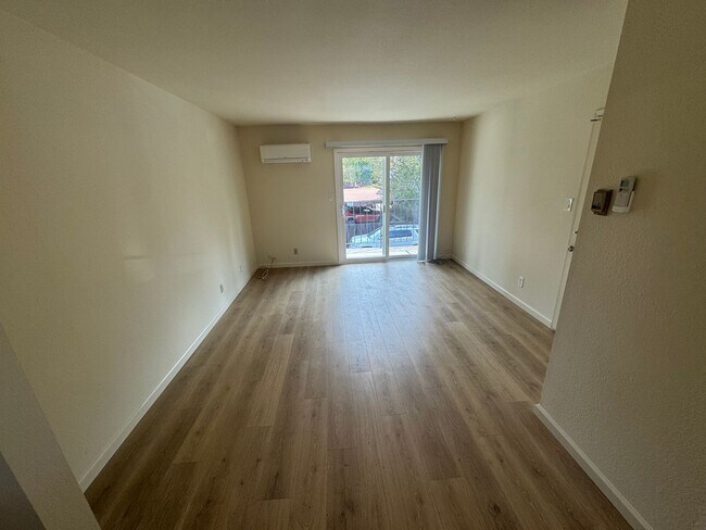 Foto del edificio - 2761 Larkspur Ln