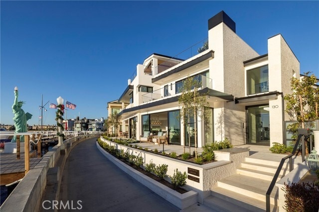 Building Photo - 130 S Bay Front