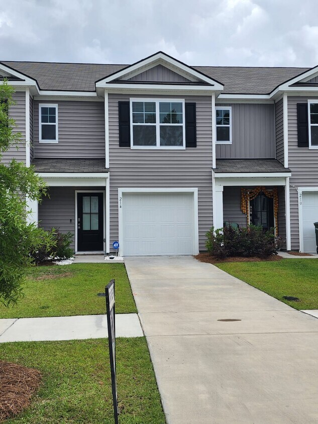 Foto principal - 214 Coneflower Rd