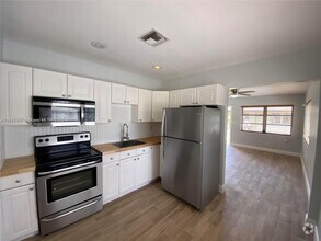 Building Photo - 2641 SW 13th Ave