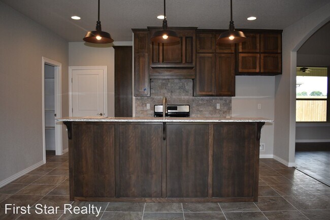 Building Photo - 3 br, 2.5 bath House - 5820 W. Poison Spri...