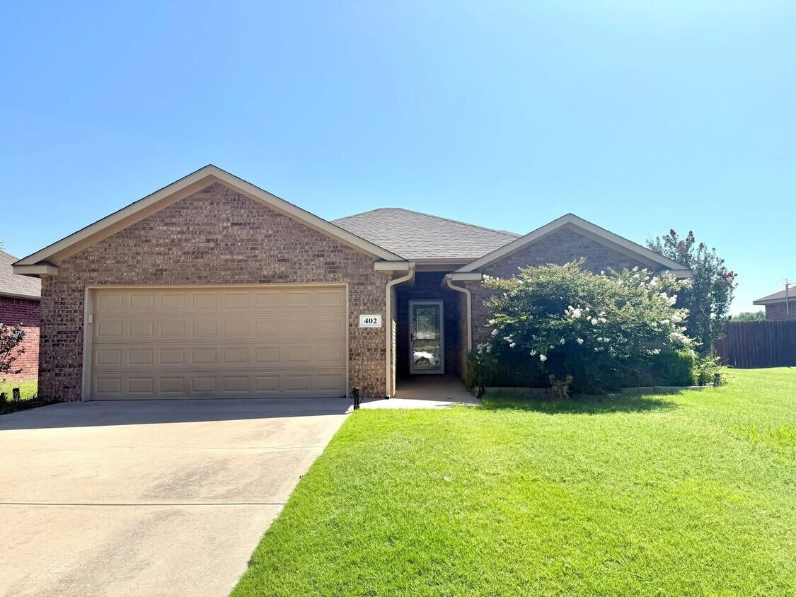 Foto principal - 402 Boggy Creek Dr
