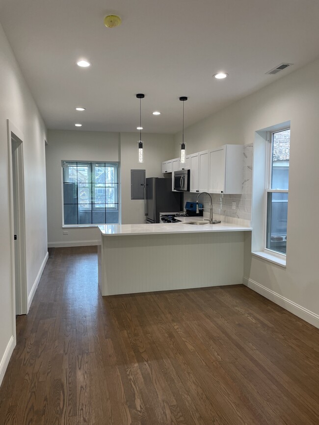 Building Photo - 2802 W Warren Blvd