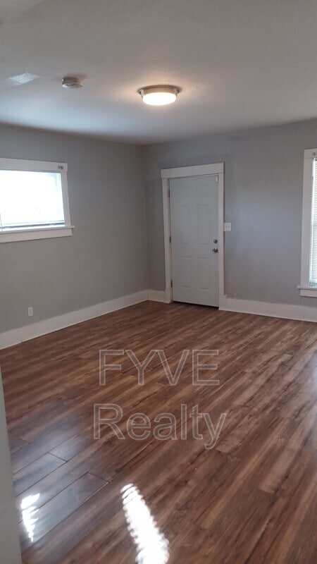 Building Photo - 4241 E 98th St