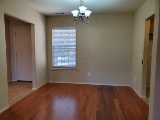 Building Photo - 6204 SW Meadow Well Ave