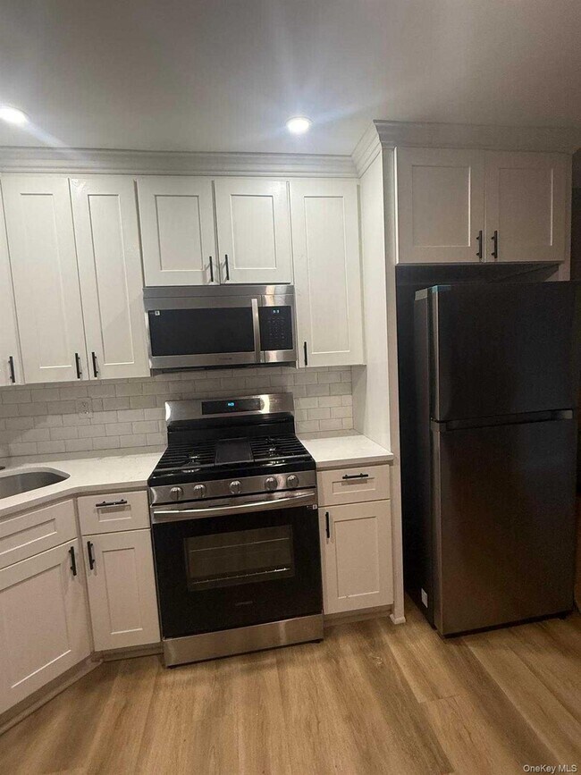 Foto del edificio - 726 E 83rd St