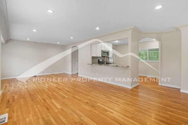 Foto del edificio - Charming Home with Central AC and Washer/D...