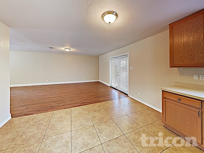 Building Photo - 4611 Stallion Cove