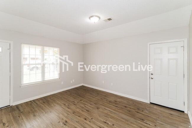Foto del edificio - 5248 Bucksport Ln