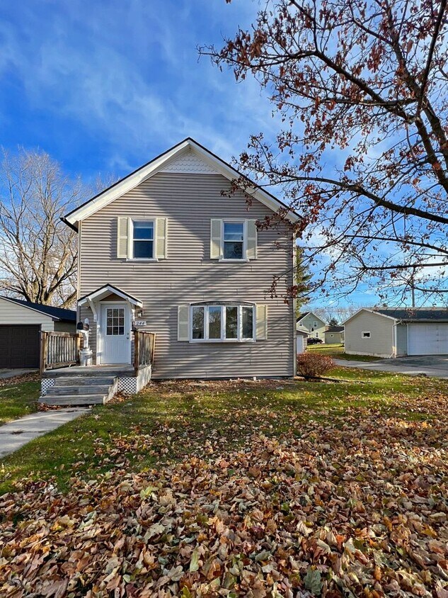 Primary Photo - 4 Bed 2 Bath Single Family Home