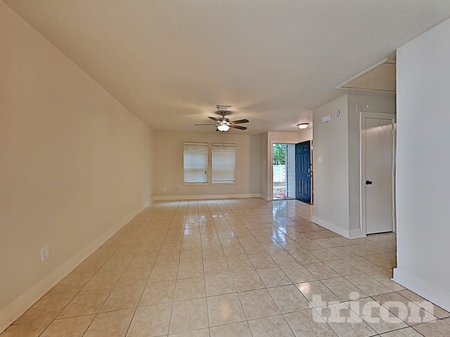 Building Photo - 15810 W Park Ct