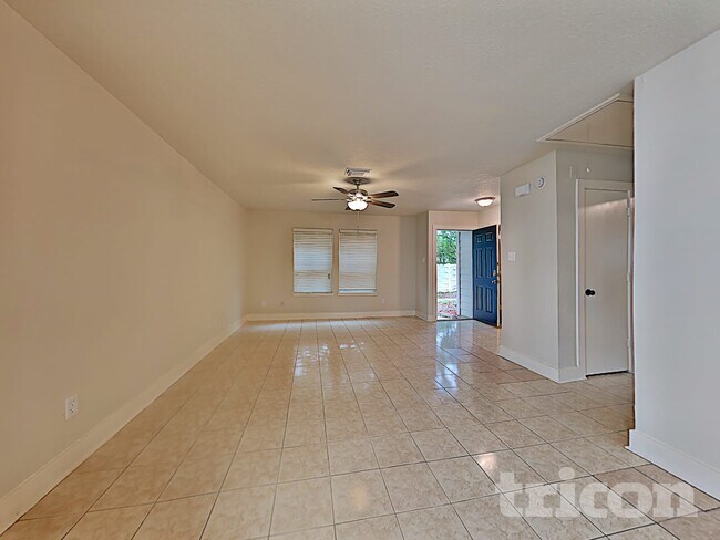 Foto del edificio - 15810 W Park Ct