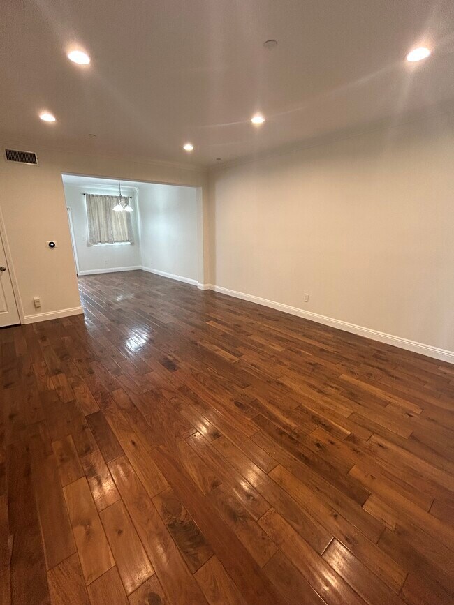 Foto del edificio - 3501 Tilden Ave