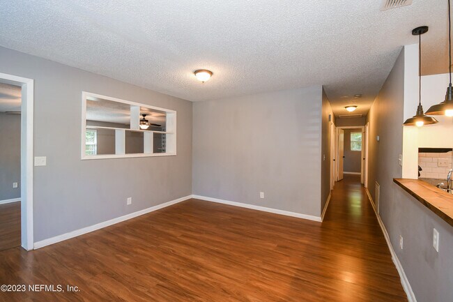 Building Photo - 868 Filmore Ln