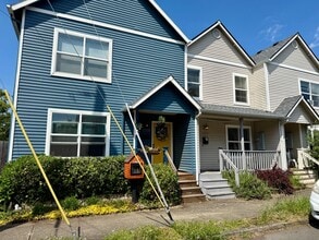 Building Photo - 1123 NE Emerson St