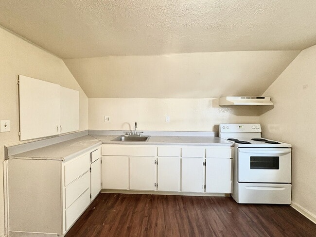 Building Photo - Bright & Centrally Located 1-Bedroom Apartment Near Downtown San Jose