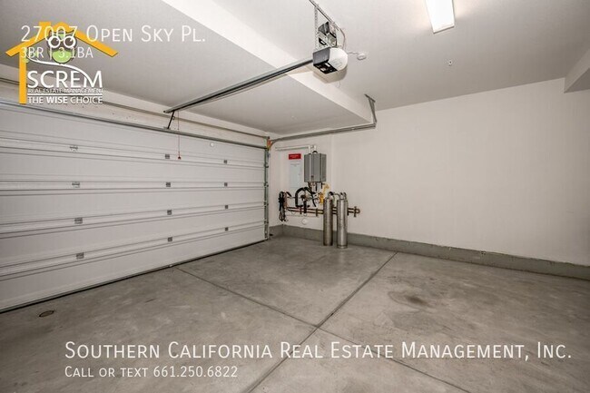 Building Photo - Three Bedroom Townhouse with Solar in Five...
