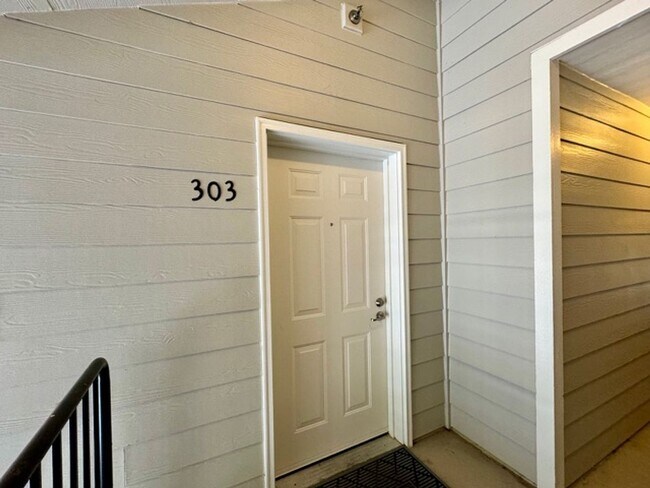 Foto del edificio - PENDING APPLICATION; Remodeled Westside Co...