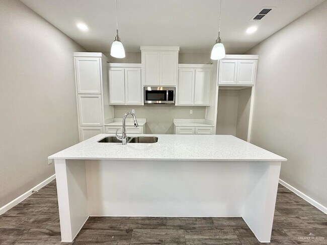 Building Photo - 1412 Vani Dr