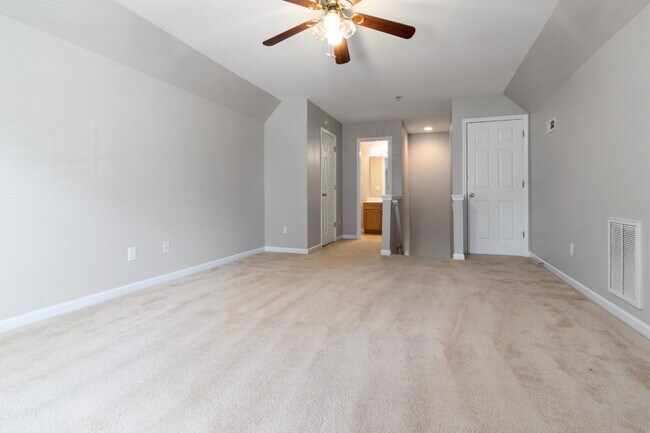 Foto del edificio - Spacious 4BR/3BA Home Near Downtown Durham | Deposit-Free Living | 1st-Floor Bedrooms