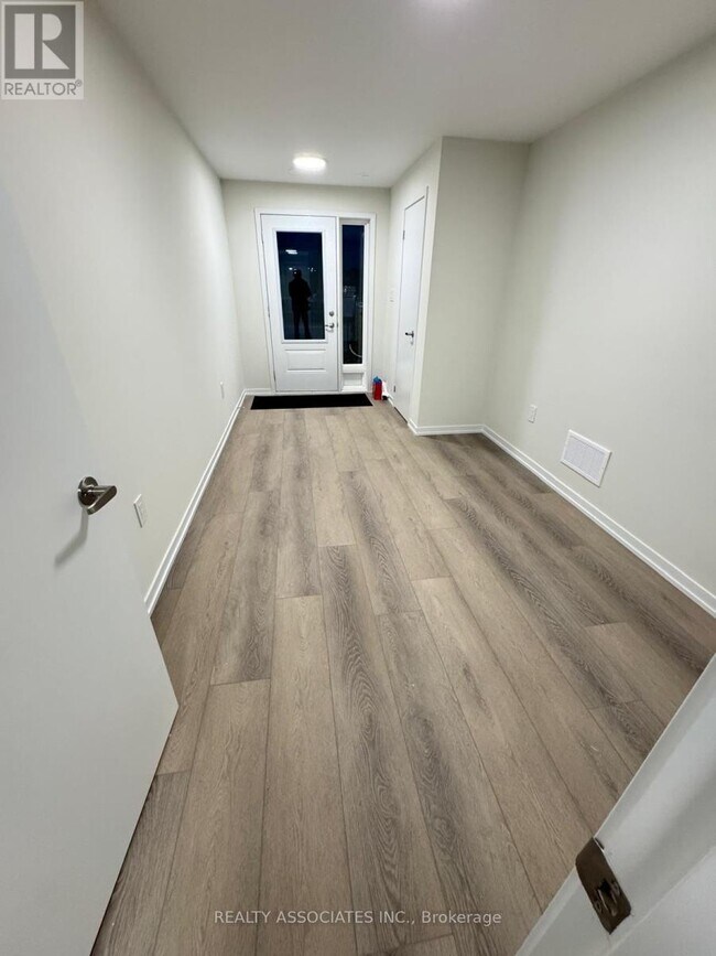 Building Photo - 8 Matawin Ln