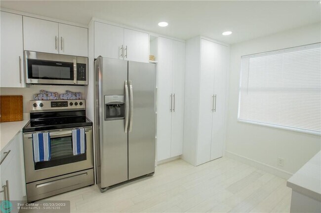 Foto del edificio - 7624 NW 18th St