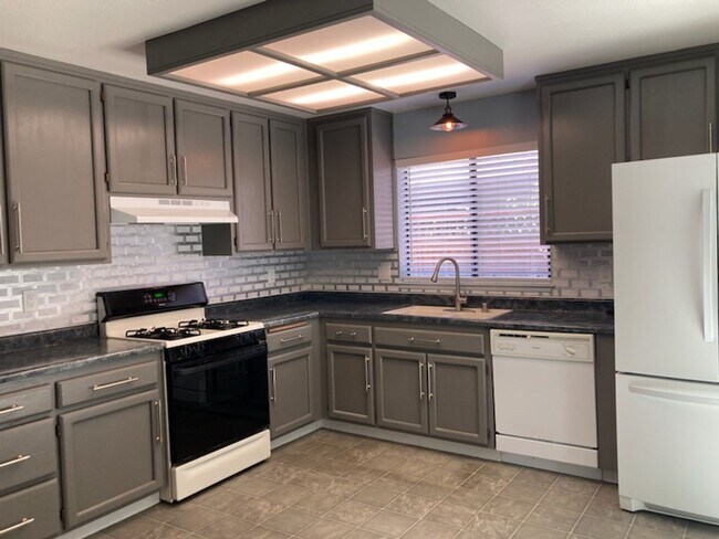 Building Photo - **Welcome to Your Healdsburg Home!!**