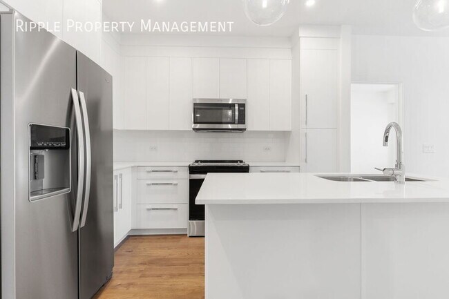 Building Photo - Modern 2 Beds, 2 Baths Apartment/Condo | 2...