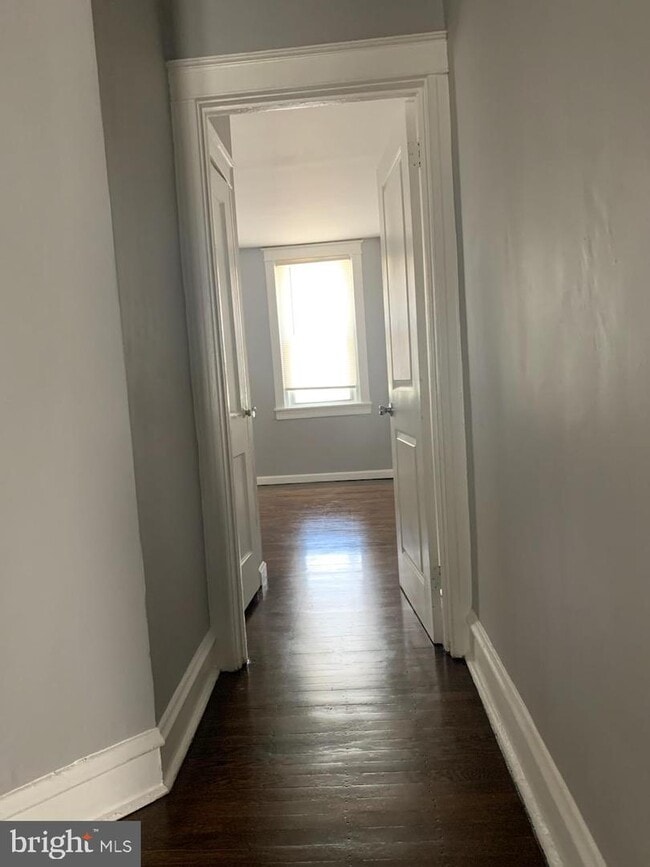 Foto del edificio - 5835 Woodcrest Ave